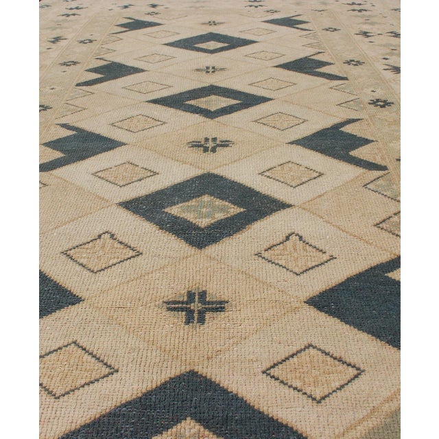 Vintage Turkish Oushak Rug With Bold Geometric Diamond Motifs 4'2 X 7'1 For Sale In Atlanta - Image 6 of 10