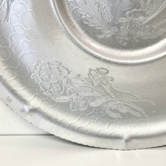 1950s 1950s Vintage Boho Chic Arts & Crafts Hand Wrought Etched Aluminum Round Serving Tray. For Sale - Image 5 of 11