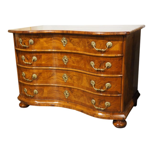 Antique Serpentine 4-Drawer Walnut Veneer Commode From Southern Germany, C. 1750 For Sale