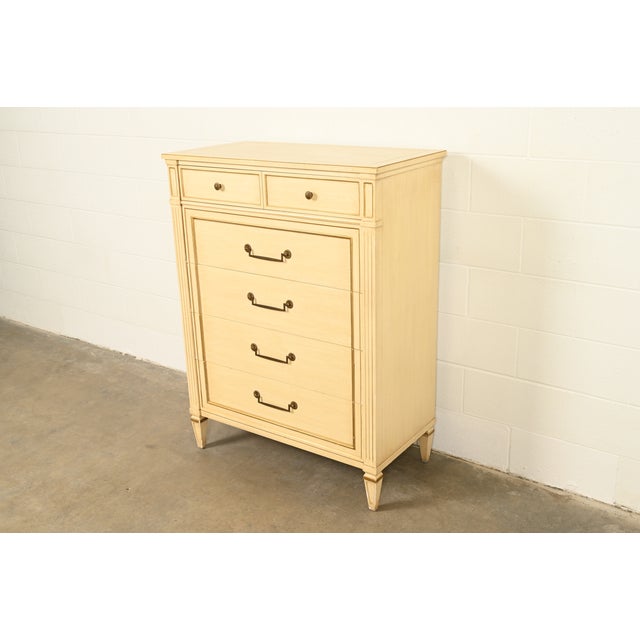 French Henredon French Regency Louis XVI Cream Lacquered Highboy Dresser, Circa 1960s For Sale - Image 3 of 17