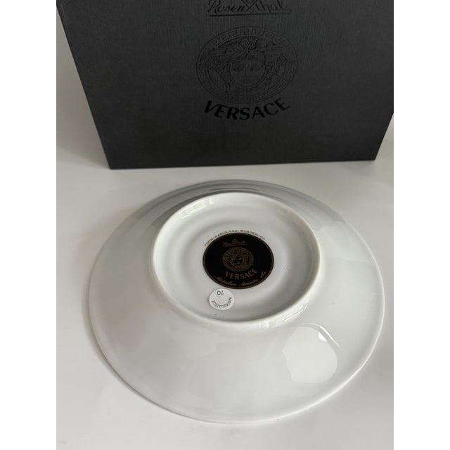 1990s Medallion Meandre d'Or Coffee Cup and Saucer by Versace for Rosenthal, 1990s, Set of 2 For Sale - Image 5 of 6