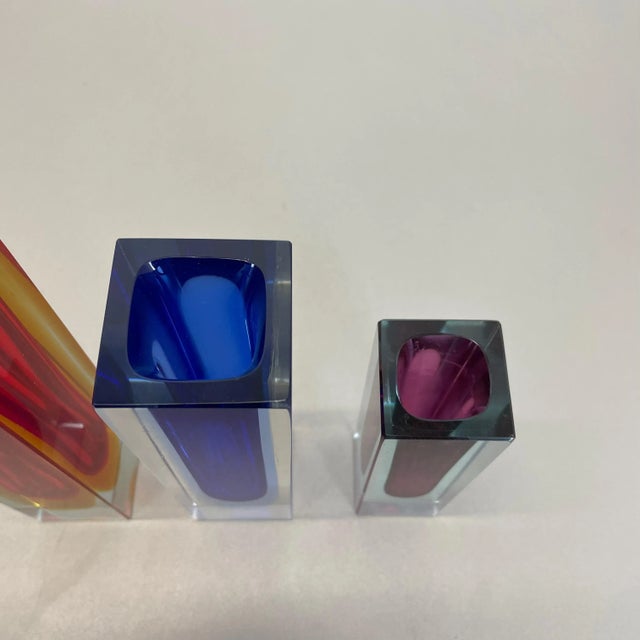 1970s Multicolor Faceted Murano Glass Sommerso Cube Vases, Italy, 1970s, Set of 3 For Sale - Image 5 of 13