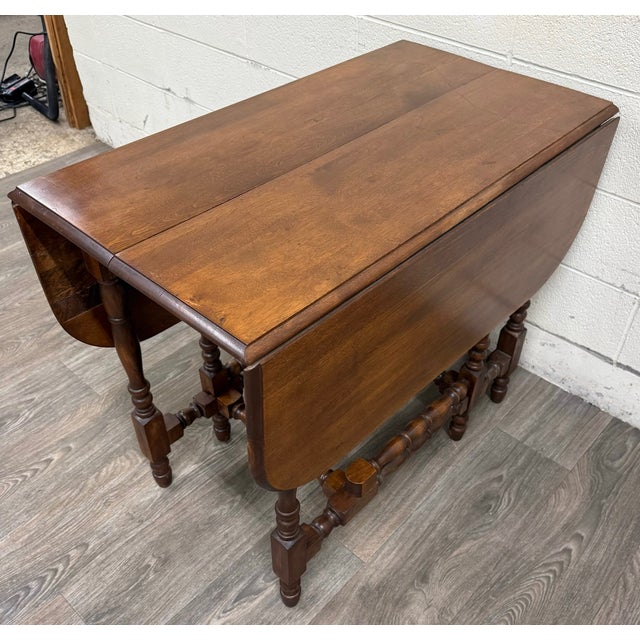 Antique 1920s Colonial Revival Solid Maple Gateleg Drop Leaf Dining Table For Sale In Kansas City - Image 6 of 16