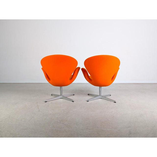 Swan Chair with Orange Upholstery by Arne Jacobsen for Fritz Hansen For Sale - Image 6 of 13