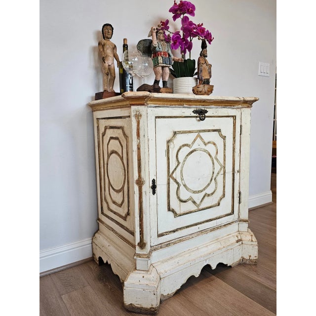 Mid 19th Century Antique Italian Painted White Parcel Gilt Single Door Cabinet For Sale - Image 5 of 12
