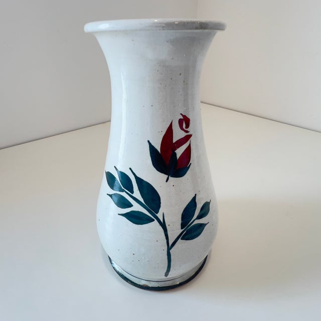 Vintage 1980s Rambling Rose Vase Gail Pittman Pottery Stoneware Floral Vase, Unsigned For Sale In Boise - Image 6 of 13