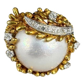0.55 CTW Vintage Style South Sea Pearl & Diamond 18k Yellow Gold Ring, Size 5 For Sale