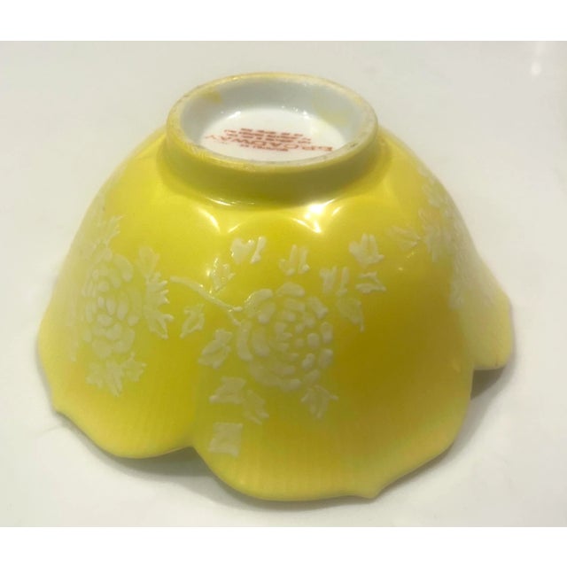 Ceramic Mid 20th Century Chinoiserie Yellow Lotus Shaped Bowl With Gold Trim For Sale - Image 7 of 9