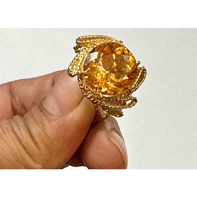8 Carat Natural Round Citrine Cocktail Ring in 14 Karat Yellow Gold, Estate For Sale - Image 4 of 18