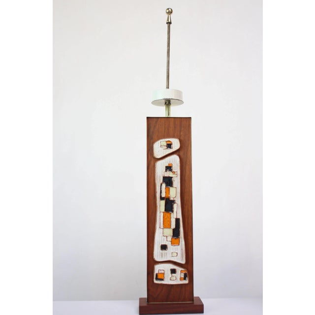 Mid-Century Modern Harris Strong Walnut, Brass and Ceramic Tile Table Lamp For Sale - Image 3 of 11