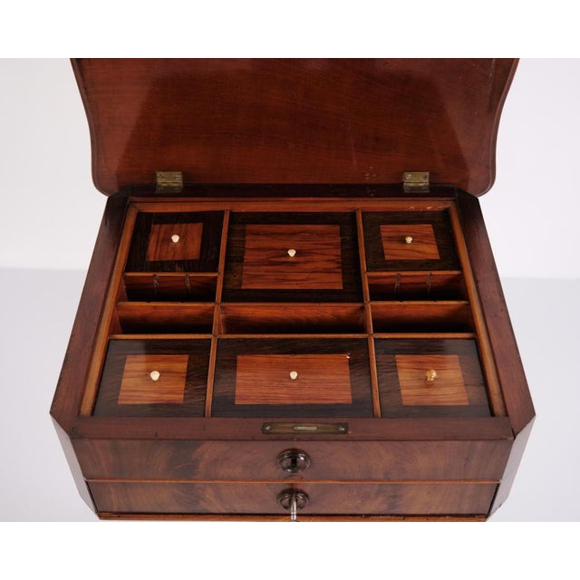 Wood Hand-Polished Mahogany Pedestal Table, 1860s For Sale - Image 7 of 11