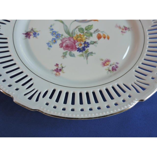 Circa 1946-49 Schwarzenhammer Bavairan Porcelain Reticulated Plate Strohblume Transferware Design For Sale In Minneapolis - Image 6 of 9