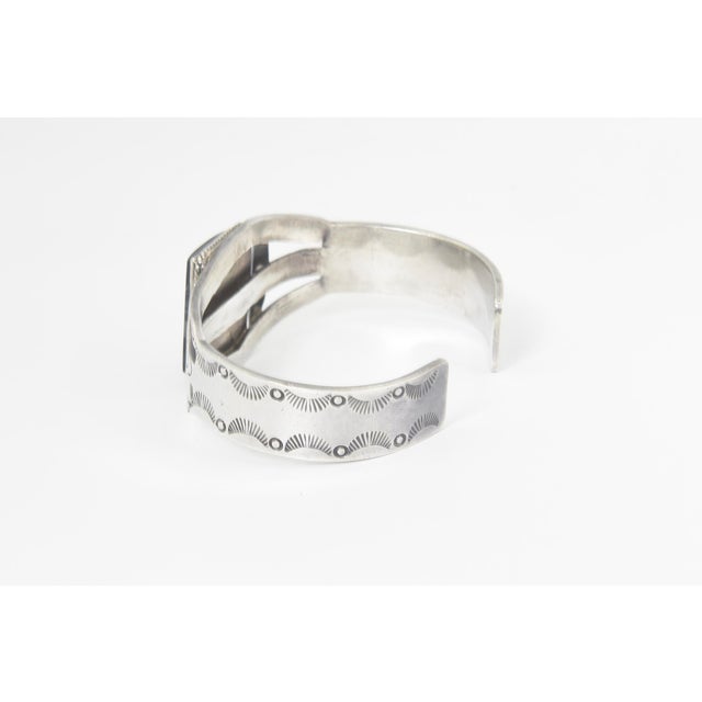 Silver Mid 20th Century Southwestern Fred Harvey Style Sterling Silver and Petrified Wood Cuff Bracelet For Sale - Image 8 of 10
