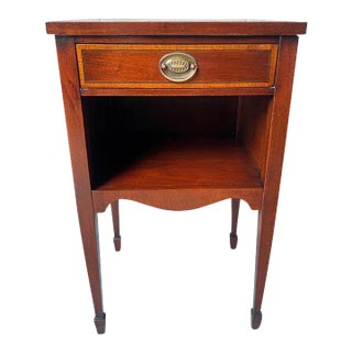 Early 20th Century Federal Mahogany Inlaid End Table For Sale