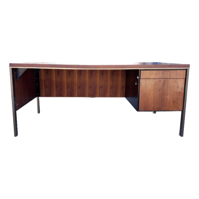 1960s Mid Century Walnut and Metal Executive Desk Styled After Knoll For Sale