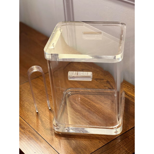Vintage Lucite Ice Bucket With Tongs and Hinged Lid For Sale In Philadelphia - Image 6 of 11