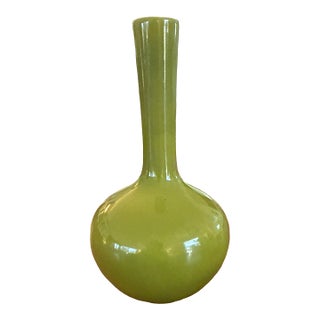 Mid-Century Mod Chartreuse Sculptural Onion Bud Vase For Sale