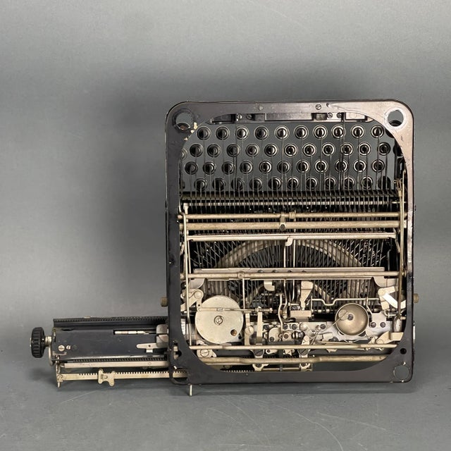 Vintage 1931 Remington Portable Model 5 Noiseless Typewriter Antique Rare Model For Sale In New York - Image 6 of 12