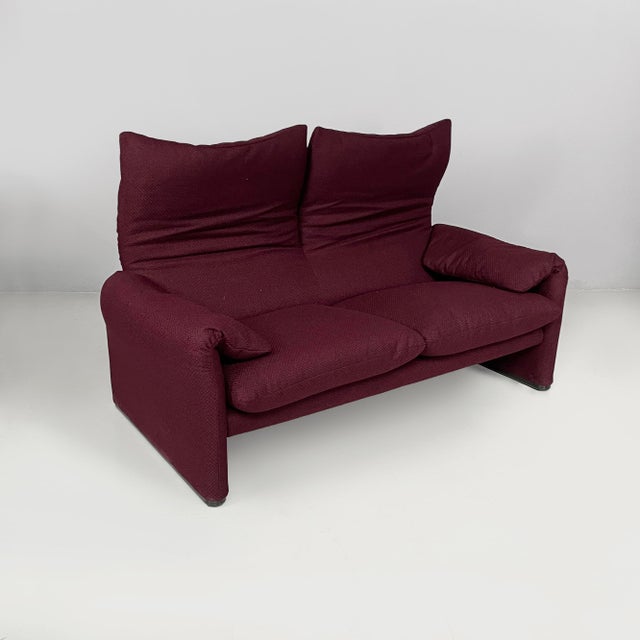 Italian modern burgundy fabric sofa Maralunga by Vico Magistretti for Cassina, 1970s Two-seater sofa model Maralunga in...