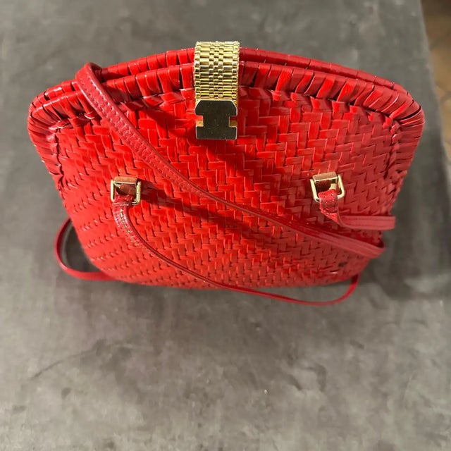 A Lovely Vintage 1960s Red Wicker Crossbody Bag For Sale - Image 9 of 9