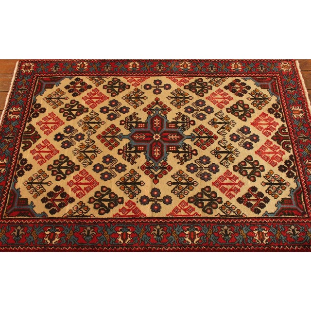 Middle Eastern Hand-Knotted Rug in Wool For Sale - Image 6 of 10