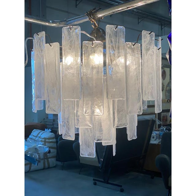 Contemporary alabastro “listelli ” murano glass chandelier. three levels of transparent and rectangular venied white...