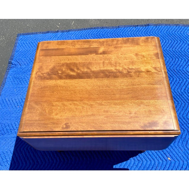 1980s Ethan Allen Heirloom Nutmeg Maple Pembroke/Drop-Leaf End Table For Sale - Image 5 of 12
