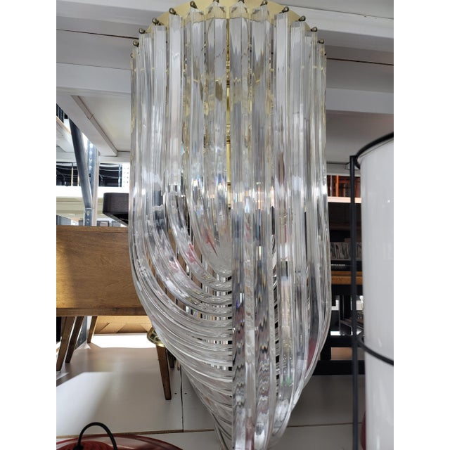 1960s Mid-Century Modern Lucite Loop Chandelier For Sale - Image 9 of 10