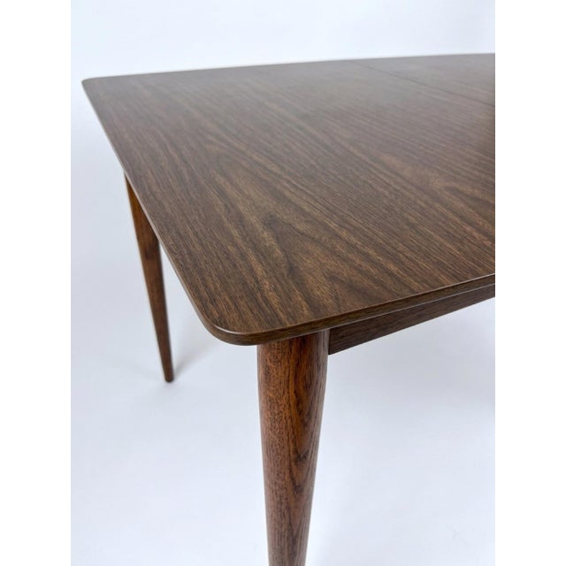 1960s Vintage Mid-Century Modern Wood and Formica Dining Table Featuring Tapered Legs With Metal Tips. For Sale - Image 5 of 11