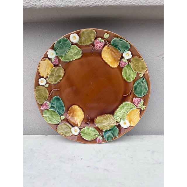 French Country 19th Century French Majolica Strawberries Plate Luneville For Sale - Image 3 of 7