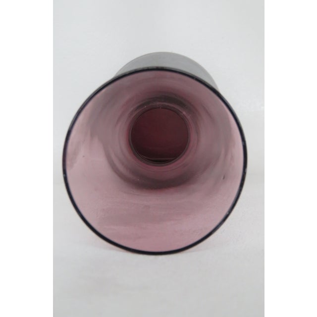 Glass Morgantown Glass Lead Crystal Slant Vase Amethyst Burgundy Mid Century Mod 4741b For Sale - Image 7 of 13