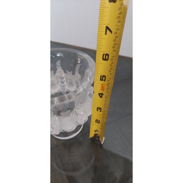 Lalique Dampierre Vase Designed by Rene Lalique in Crystal With Birds in Satin Fiinish For Sale - Image 4 of 9