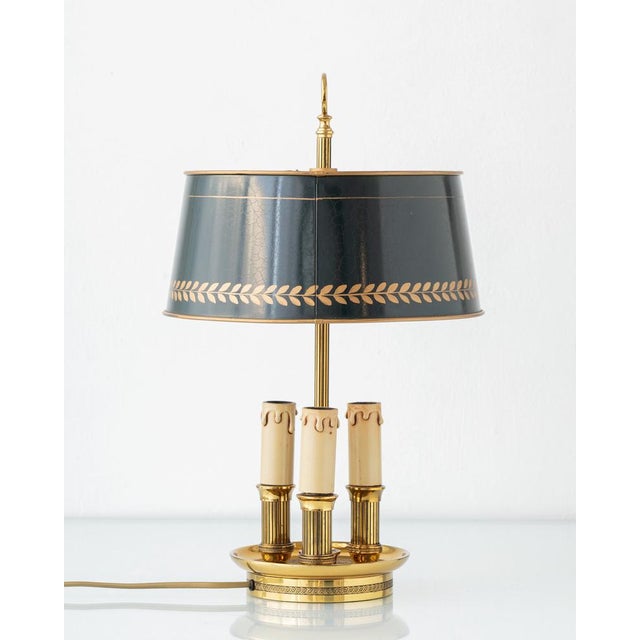 Gold French Empire Brass Three-Light Bouillotte Lamp with Gilt Laurel Tôle Shade For Sale - Image 8 of 18