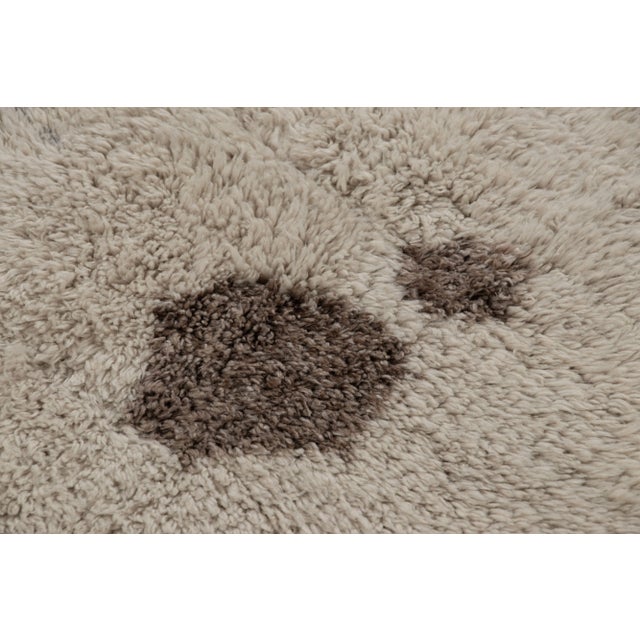 1950s Vintage Tulu Shag Rug in Cream and Beige-Brown Medallion - Rug & Kilim For Sale - Image 5 of 8