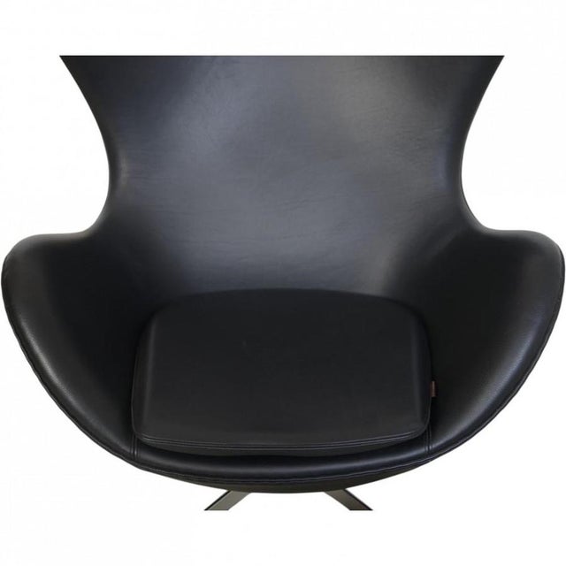 Egg Chair in Black Aura Leather by Arne Jacobsen, 2016 For Sale - Image 5 of 18