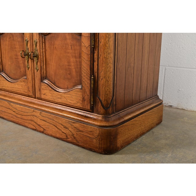 Thomasville French Regency Louis XVI Carved Walnut Breakfront Bookcase Cabinet, Circa 1960s For Sale - Image 9 of 12