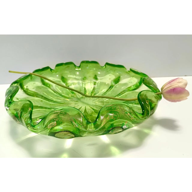 Mid-Century Modern Large Green Bullicante Murano Glass Bowl with Gold Leaf, Italy, 1960s For Sale - Image 3 of 14
