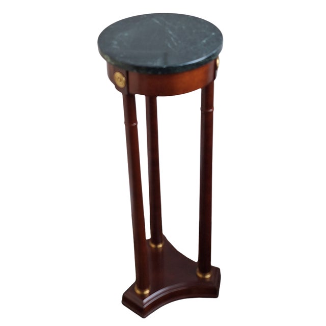 1980s Late 20th Century Bombay Co. Regency Style Mahogany Pedestal Stand Green Marble Top For Sale - Image 5 of 11