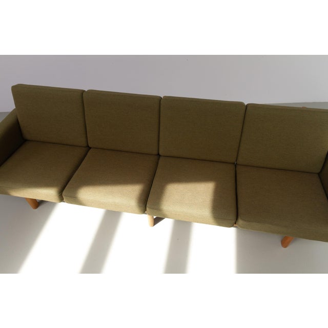Danish Modern Oak Sofa GE-236/4 by Hans J. Wegner for Getama, 1960s. For Sale - Image 15 of 18