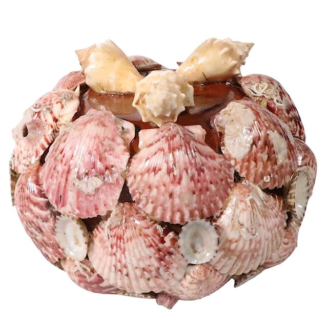 Vintage shell decorated bowl, in very good, original, clean and ready to use condition.