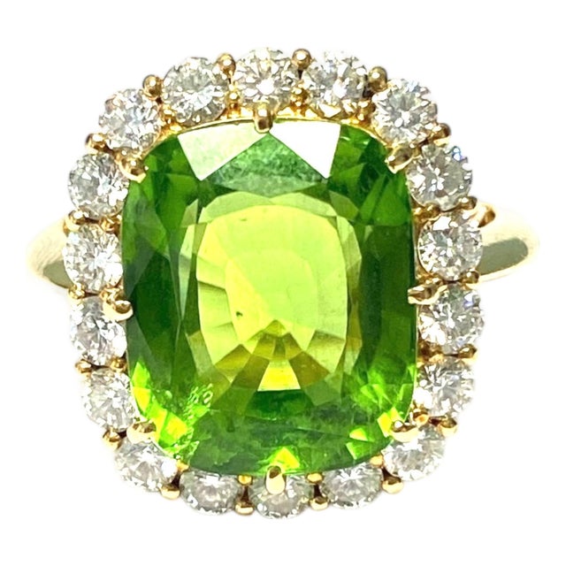 late 20th Century 18k Yellow Gold Large Peridot and Diamond Ring, , Size 6 For Sale