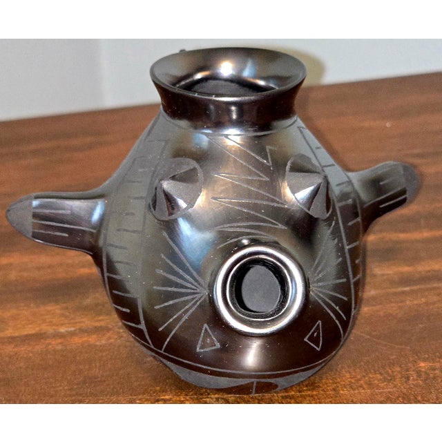 Mid 20th Century Mata Ortiz Blackware Fish Vase by Carolina – Etched Geometric Motifs For Sale - Image 4 of 10