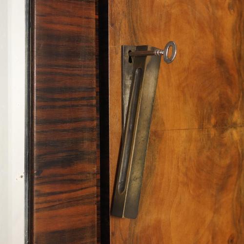 Brown Art Deco Wardrobe in Walnut For Sale - Image 8 of 14