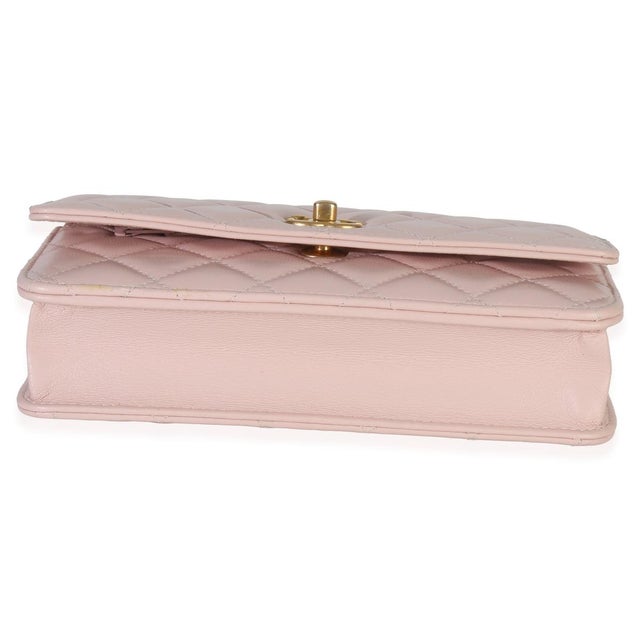 1950s Pink Quilted Lambskin CC Pearl Crush Wallet On Chain For Sale - Image 5 of 9