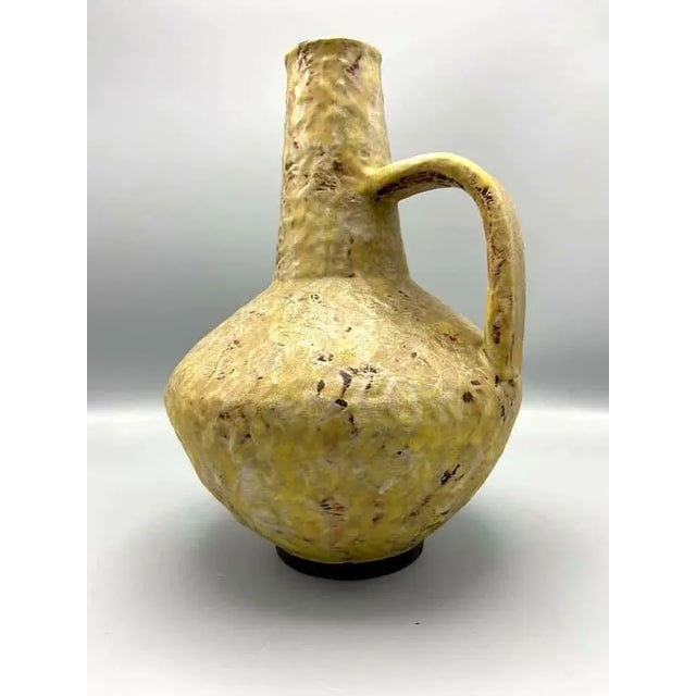 A tall (27 cm) jug vase from the Atelier Series of the early to mid 1960s. Height: 10,65 inch / 27 cm Diameter: 7,50 inch...