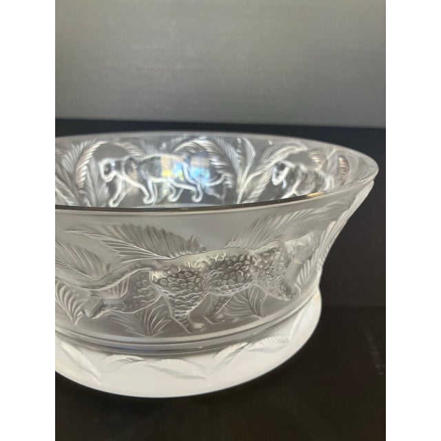 Transparent 1990s Lalique Crystal Jungle Bowl, Model 1111500, Features a Detailed, Frosted Crystal Leopard Motif Surrounding the Exterior. For Sale - Image 8 of 12