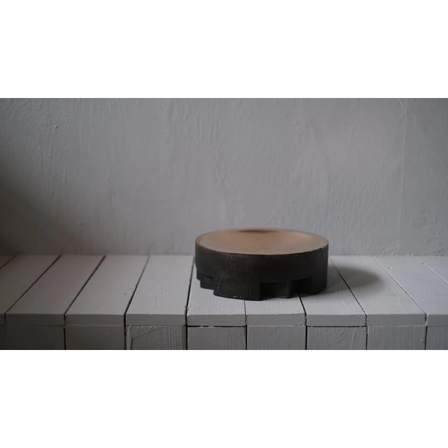 Bronze disk tray - signed Arno Declercq. Sand casted in pink bronze and hand polished. Measures: 27 cm wide x 27 cm long x...