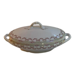 Antique 1904s Schwarzburg Rudolstadt Austria, Straus & Sohne Manufacturer, Porcelain Covered Casserole Serving Dish Floral Design For Sale