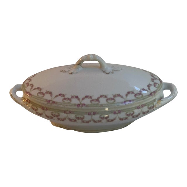 Antique 1904s Schwarzburg Rudolstadt Austria, Straus & Sohne Manufacturer, Porcelain Covered Casserole Serving Dish Floral Design For Sale