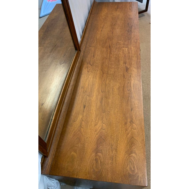 Lovely vintage mid century modern style Broyhill Sculptra dresser. The price is made of walnut and walnut veneer. The...